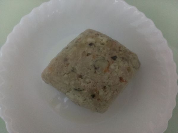 將加熱好的豆腐煲倒出來，淋上(1)的南瓜醬即可。