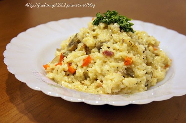 盛盤後放上綠色巴西里，即大功告成!!!