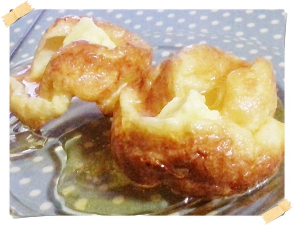 我在剛出爐的時候切塊奶油淋上蜂蜜~好~好~吃喔!!肥死~~>.<