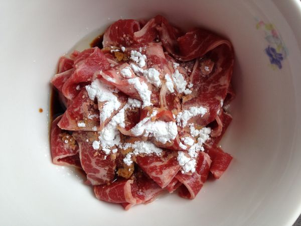牛肉片加[調味A]抓勻醃半小時