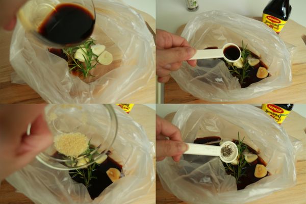 準備塑膠袋，將醬油、美極鮮味露、檸檬汁、蒜頭、迷迭香、糖及粗黑胡椒丟進去，迷迭香可用新鮮或乾燥，或者可改用個人喜歡的香料，混合均勻。