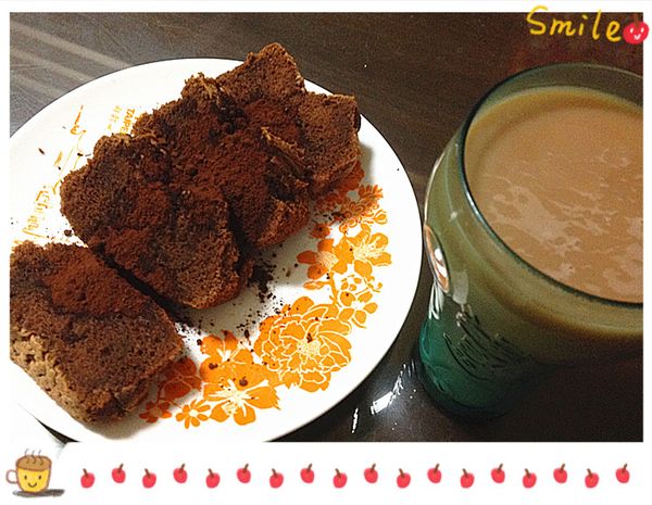 切成自己喜歡的厚度盛盤，最後再灑上可可粉^^
因為熱量頗高，所以我設定此為三個人的份量，吃多會肥喔~~~!!!
這時再配上一杯無糖鮮奶茶或是咖啡，太棒的下午茶套餐了 (*˘︶˘*).｡.:*♡