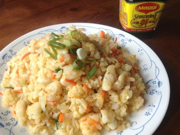 起鍋前再灑點蔥花拌炒一下後即可裝盤上桌。