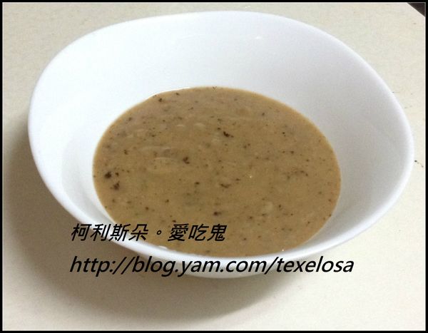 我加了些許的香料，且使用的是全麥麵粉，因此顏色較深。