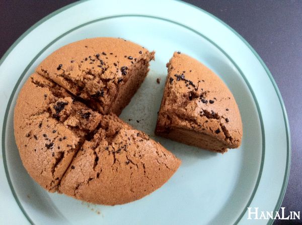 烤完後拿出來倒扣放涼，即可脫模完成