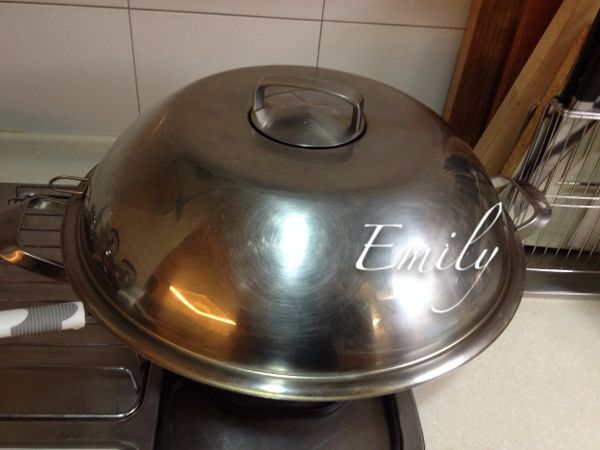 蓋上鍋蓋, 將珠蔥悶熟