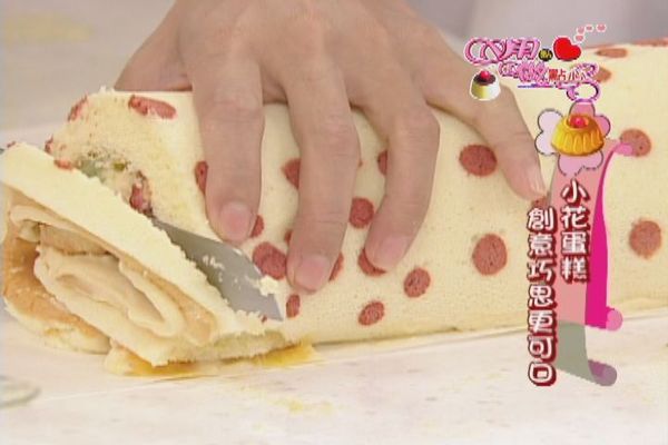 稍微冰涼定型後，即可切片食用。