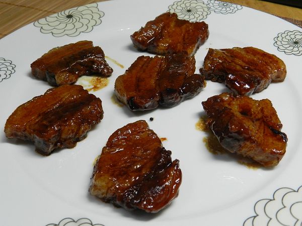 將滷好的肉片夾出