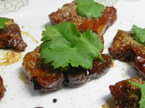 最後擺上香菜，就大功告成囉!!