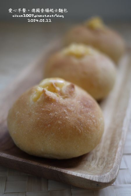 鏘~鏘~無敵好食的湯種德國香腸起士麵包完成囉~