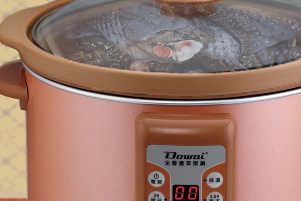 將所有食材及米酒放入「全營養萃取鍋」內，加入八分滿的水，按下「3H雞湯」鍵，等燉好後，再放入調味料拌勻即可 ((是不是非常簡單呀????))