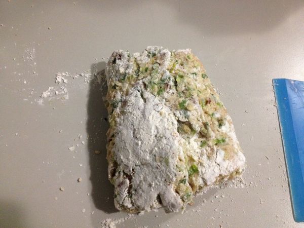 再次桿開成長方形，接著再折一次三折。
(折三折再桿開的步驟總共需做3次)