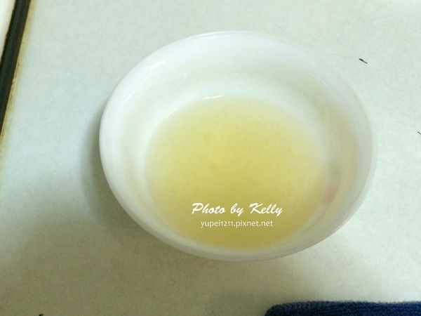 吉利丁粉加入冷開水中融化