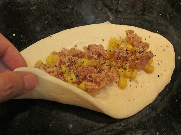 由左而右捏緊...