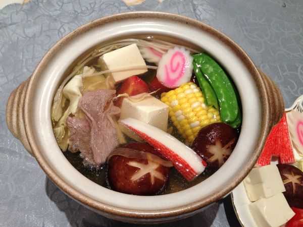 當材料煮熟後，可配上一些日式蘸汁或醬油，便會有不同風味。