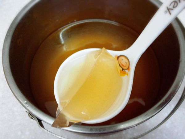 完成後靜置約30分鐘即成果涷狀，放入冰箱冷藏，冰冰涼涼更好吃！