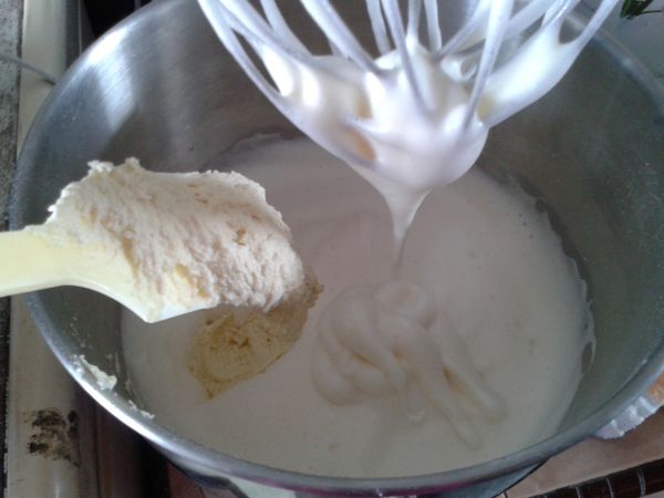 最后将（5）拌均的材料，倒入做法（1）