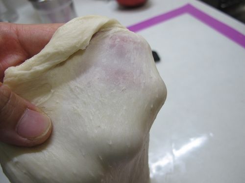 檢查麵糰是否有薄膜。