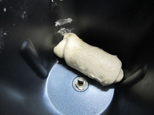 放入麵包機容器裡面