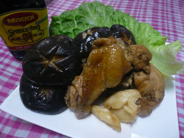 開動了，有了美極鮮味露，香菇和雞肉都是下飯的好料理～