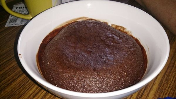 烤箱預熱後，置下層，上火１８０度，下火１８０度，烤５分鐘後→上火１５０度，下火２００度，烤１８分鐘（有熔岩），烤２０分鐘（全熟）