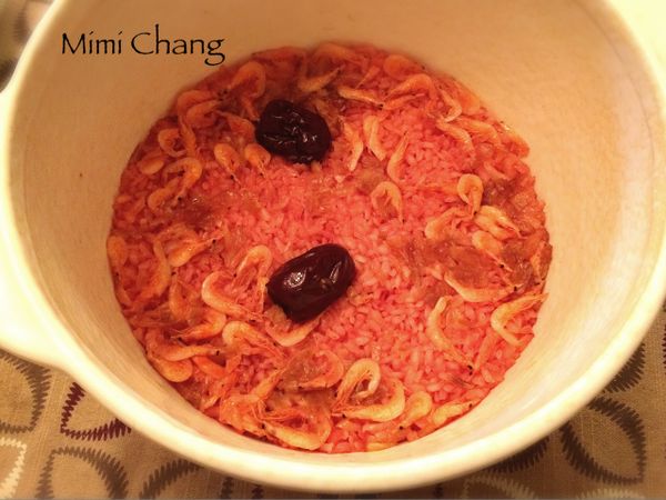 蒸好後悶10分鐘，取出用飯匙鏟鬆。