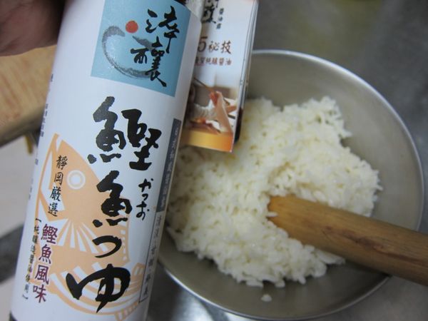 準備的食材很簡單、易取得。
白米飯約1.5碗。