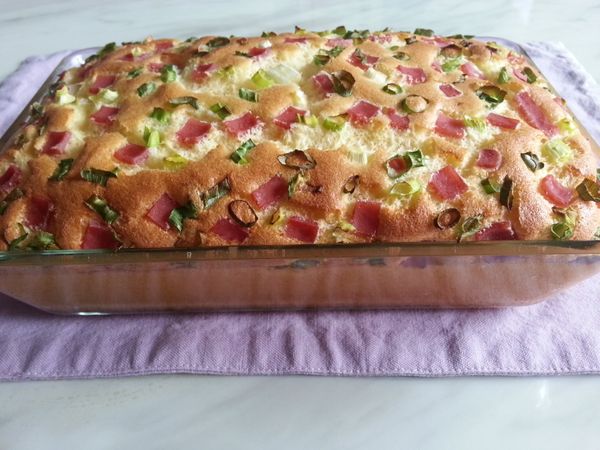 最後上面撒上蔥花火腿丁 放入烤箱溫度150度約烤30分鐘