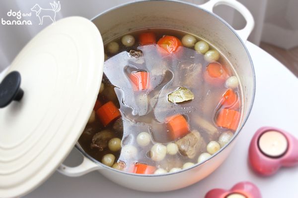 最後嚐嚐味道,以鹽及胡椒調味，盛盤上桌囉~