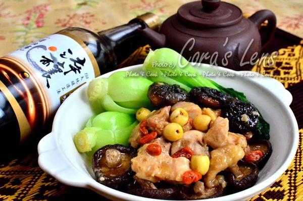 作法四完成後，加入青江菜圍邊，再排盤~完成。