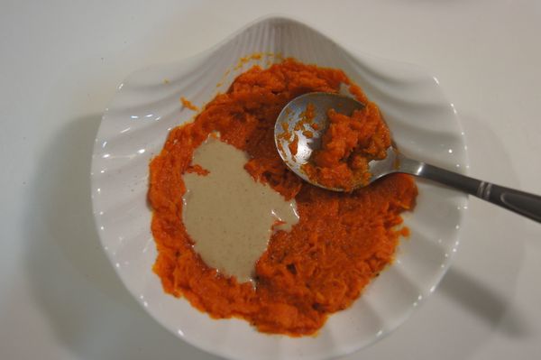 再淋上芝麻醬拌勻即可