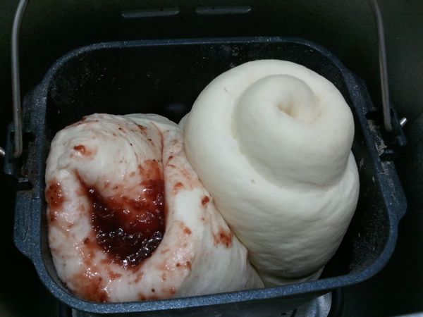 兩者捲好放入105T，再以21發酵模式1小時30分，發到8分滿囉