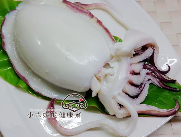 花枝我是整隻先川燙，花枝身用來沾沙拉醬，花枝頭則拿來炒鮮蔬
六源味急凍花枝，無漂白無泡發，鮮甜吃得到，鮮凍大草蝦，脆又甜!