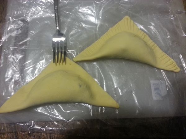 用叉子在周圍壓出紋路