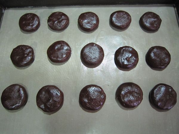 以180度烤15分鐘左右。

全部的量大約可以做35~40片餅乾(依大小有所不同)