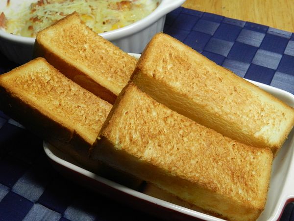 土司穿上漂亮的金黃色外衣