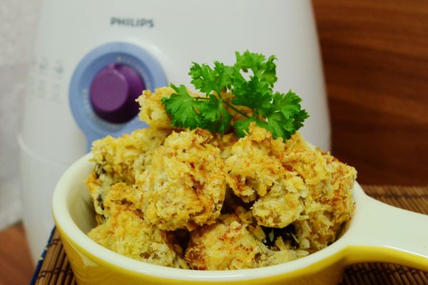 最後灑上七位唐辛子即完成囉~
使用飛利浦氣炸鍋炸出來的相當酥脆可口。