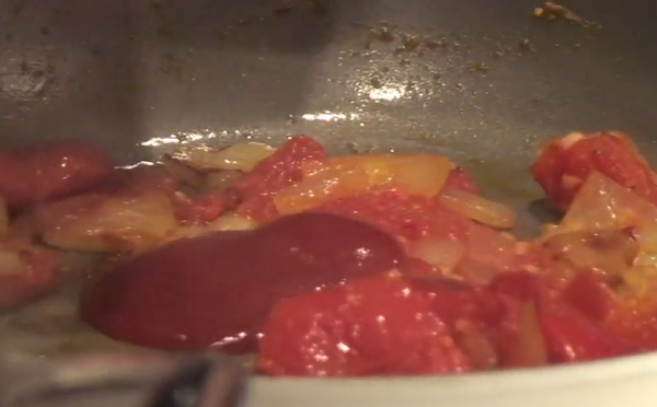 接著加入兩大匙蕃茄醬