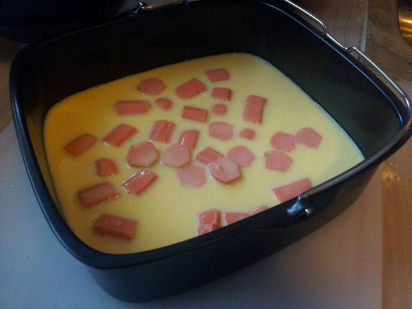 將熱狗均勻分布好