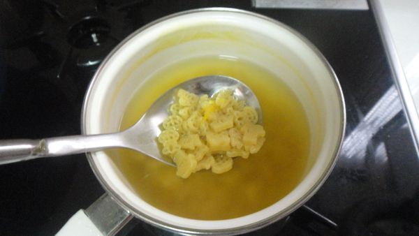 用剛剛煮完南瓜的水繼續煮麵