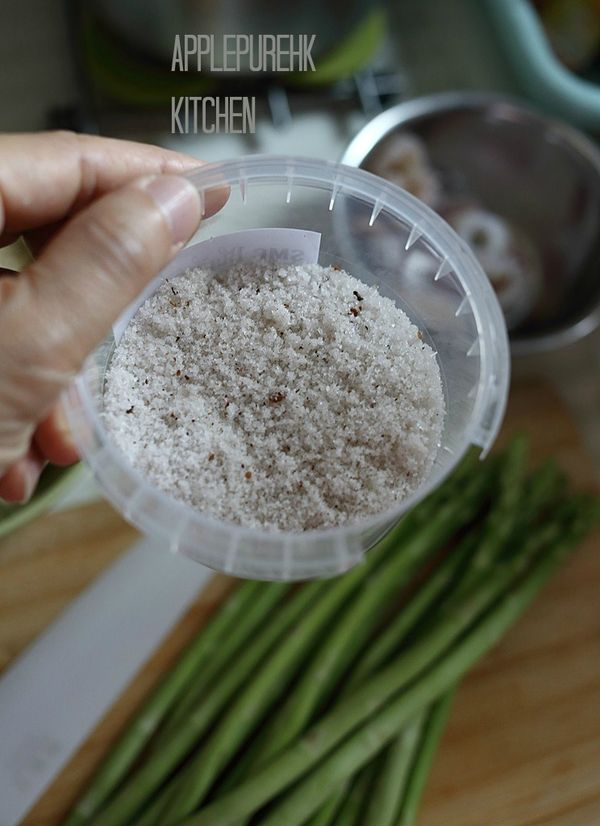 加入露荀，跟手加入適量松露鹽