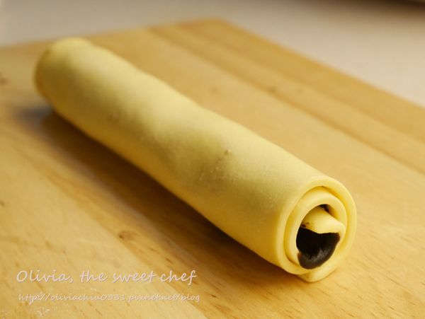 捲起來後，用保鮮膜包起來，
放到冷凍庫冰10分鐘。