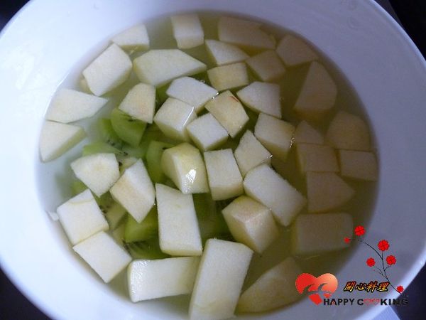 水果切丁泡鹽水