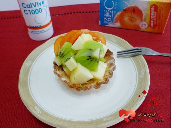 底部放苜蓿芽,鋪上水果(食材可依自己喜歡作更改)