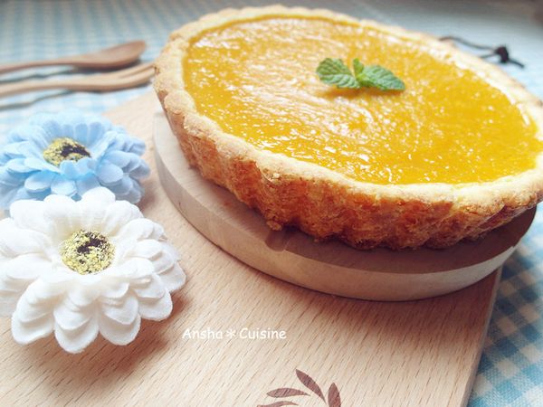 南瓜去皮切塊蒸熟後，把內餡材料通通混合均勻，倒入派皮裡