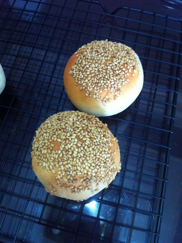 烤箱預熱至220度，放入做法5的胡椒餅，烤約12~15分鐘，表面成金黃酥脆即可出爐!