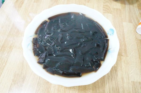 加入水及蜂蜜拌勻。