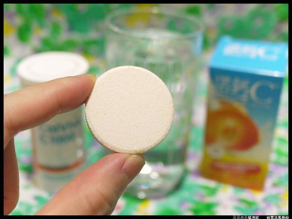 諾鈣Ｃ丟入300cc冷開水！