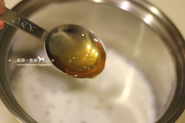 10ml的蜂蜜拌入混合。(可依個人口味調整甜度，增減蜂蜜的量)