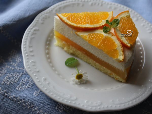 最後一個步驟把整個蛋糕冰入冰箱，隔夜更好吃唷！

烘培蛋糕努力後成品是最好的犒賞，品嘗自己的實驗結果也分享給身邊的家人朋友❤食物總是最好傳達誠意與愛心的小禮物。開動！